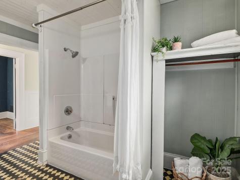 197 Brucemont Circle Asheville NC 28806