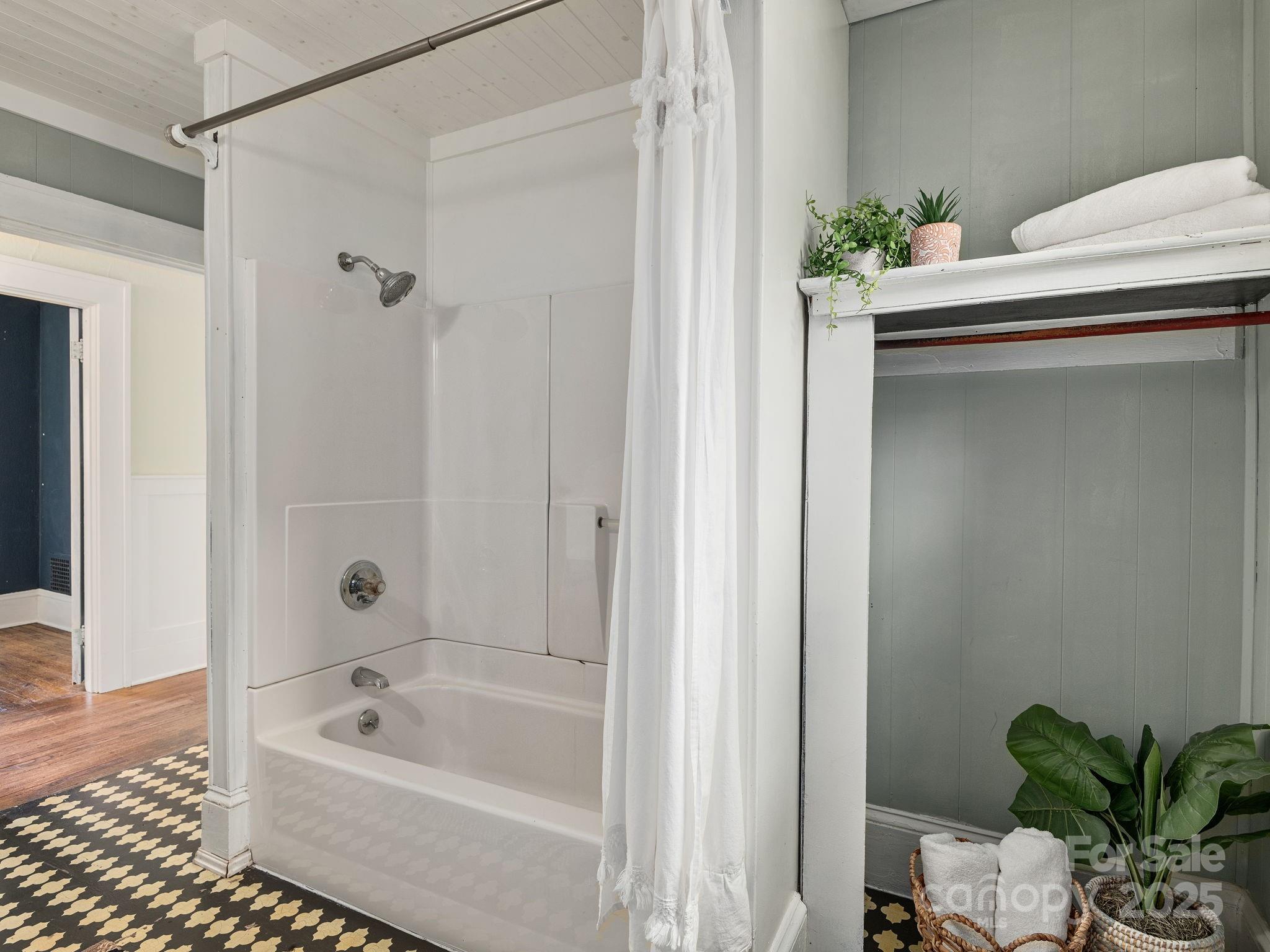 197 Brucemont Circle Asheville NC 28806