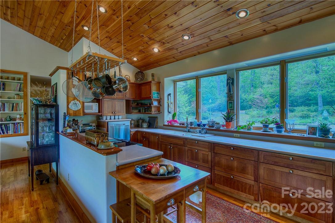 2143 Rabbit Hop Road Spruce Pine NC 28777