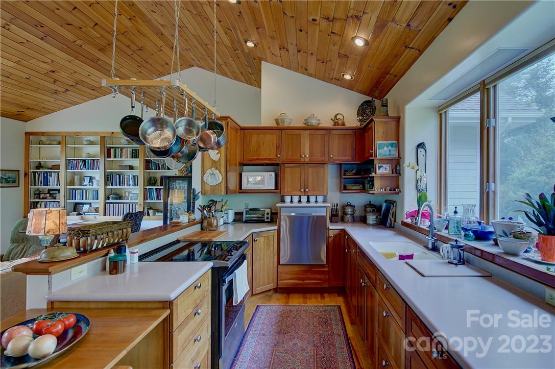 2143 Rabbit Hop Road Spruce Pine NC 28777