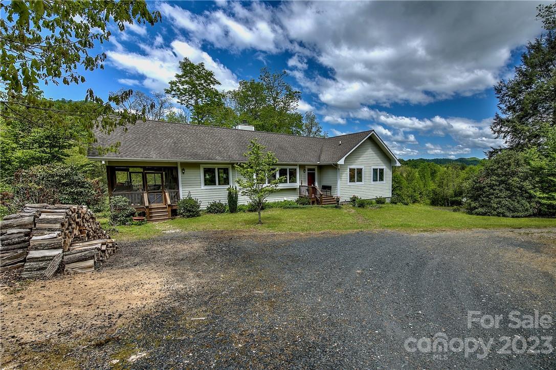 2143 Rabbit Hop Road Spruce Pine NC 28777