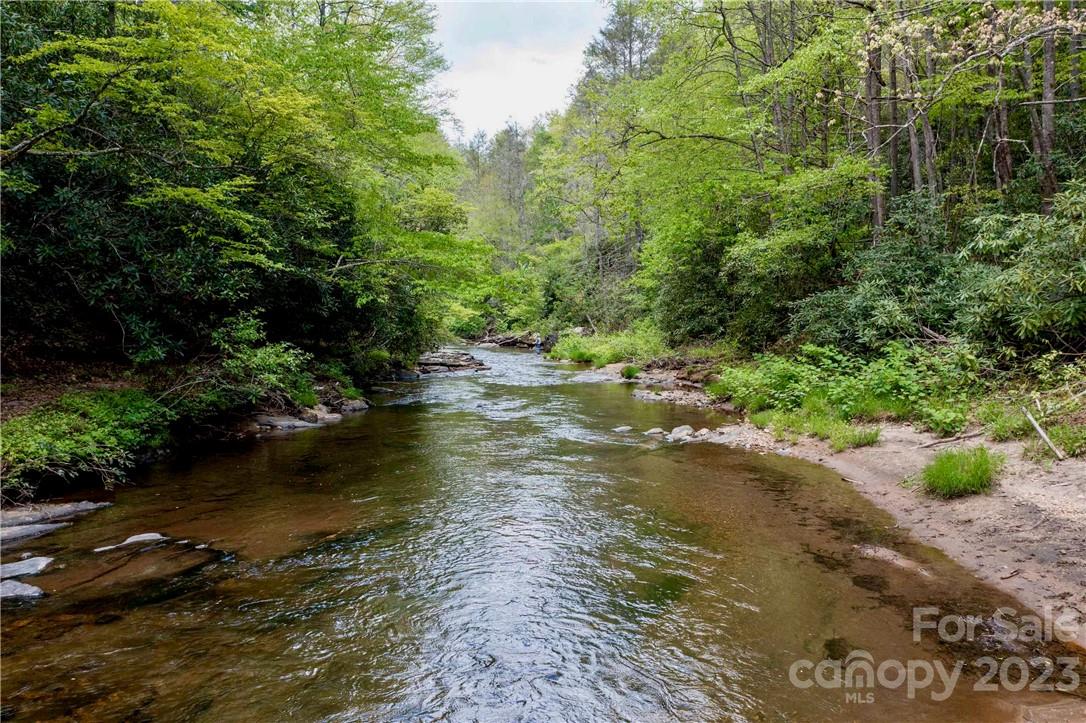 2143 Rabbit Hop Road Spruce Pine NC 28777