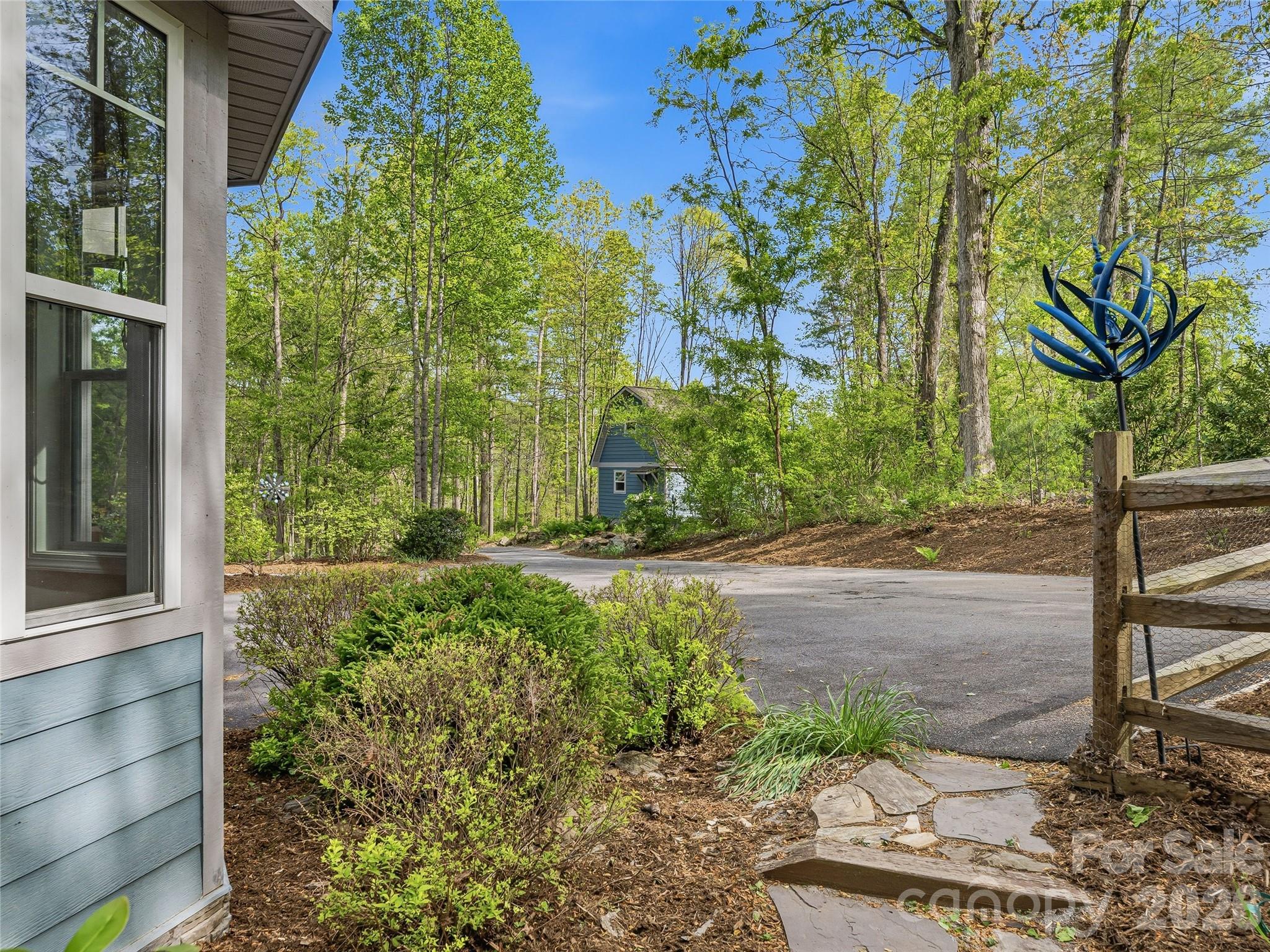 17 Bohemian Lane Asheville NC 28805