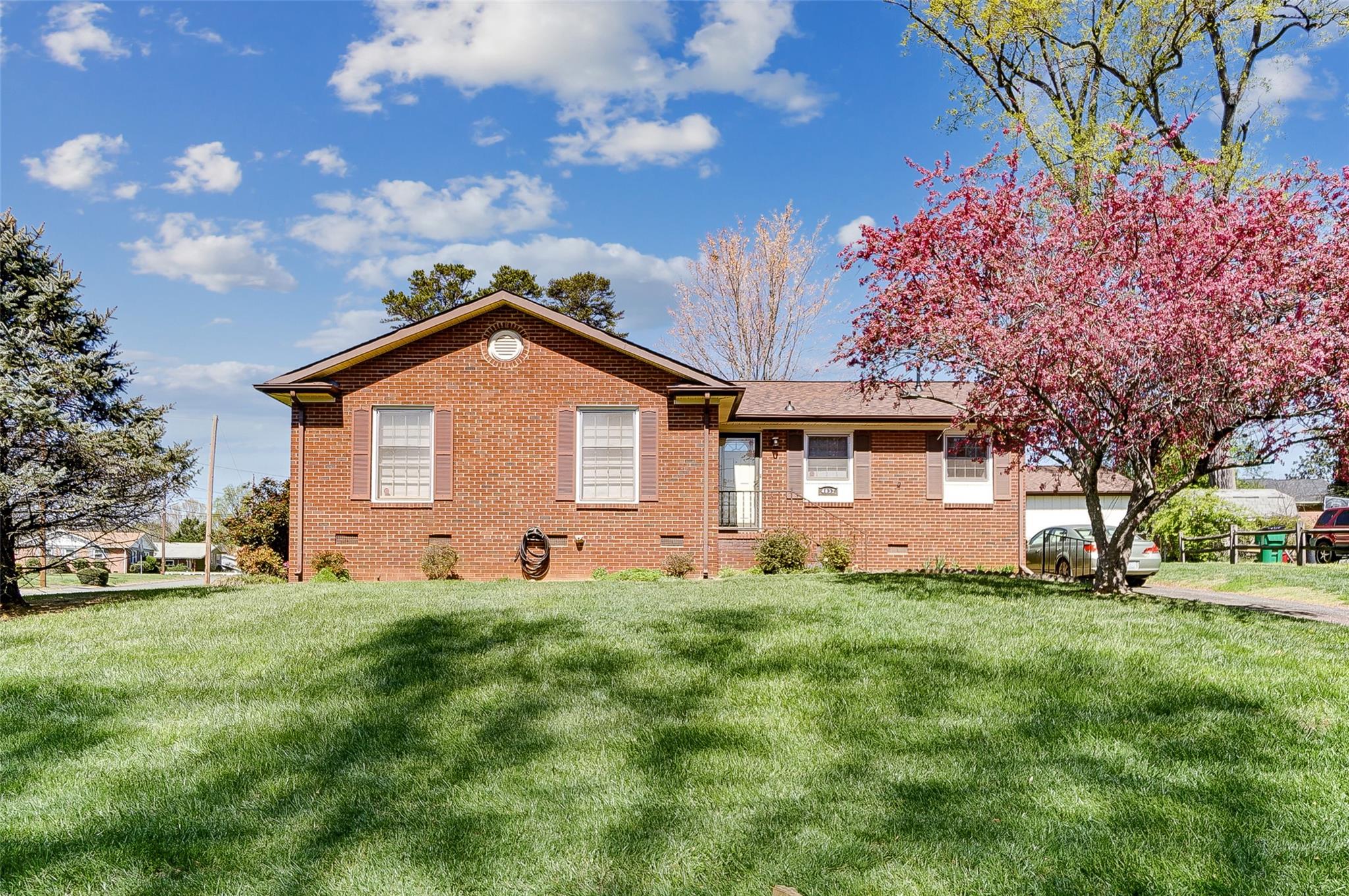 4832 Woodway Place Charlotte NC 28208