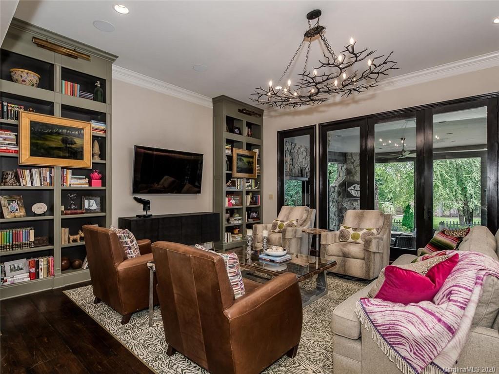1120 Queens Road W Charlotte NC 28207