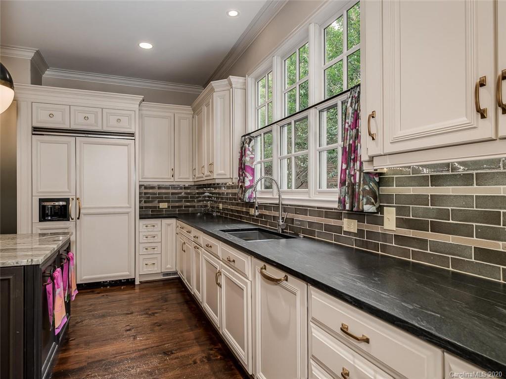 1120 Queens Road W Charlotte NC 28207