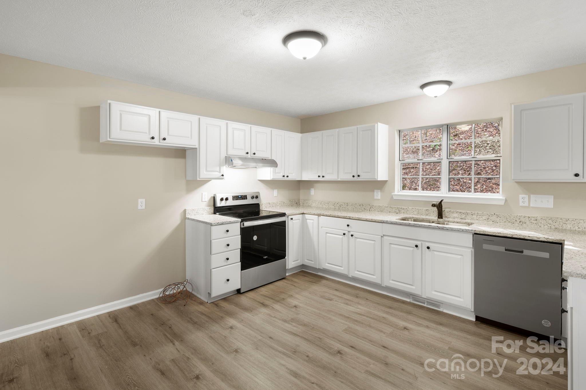 604 Surrey Glen Circle Hendersonville NC 28739