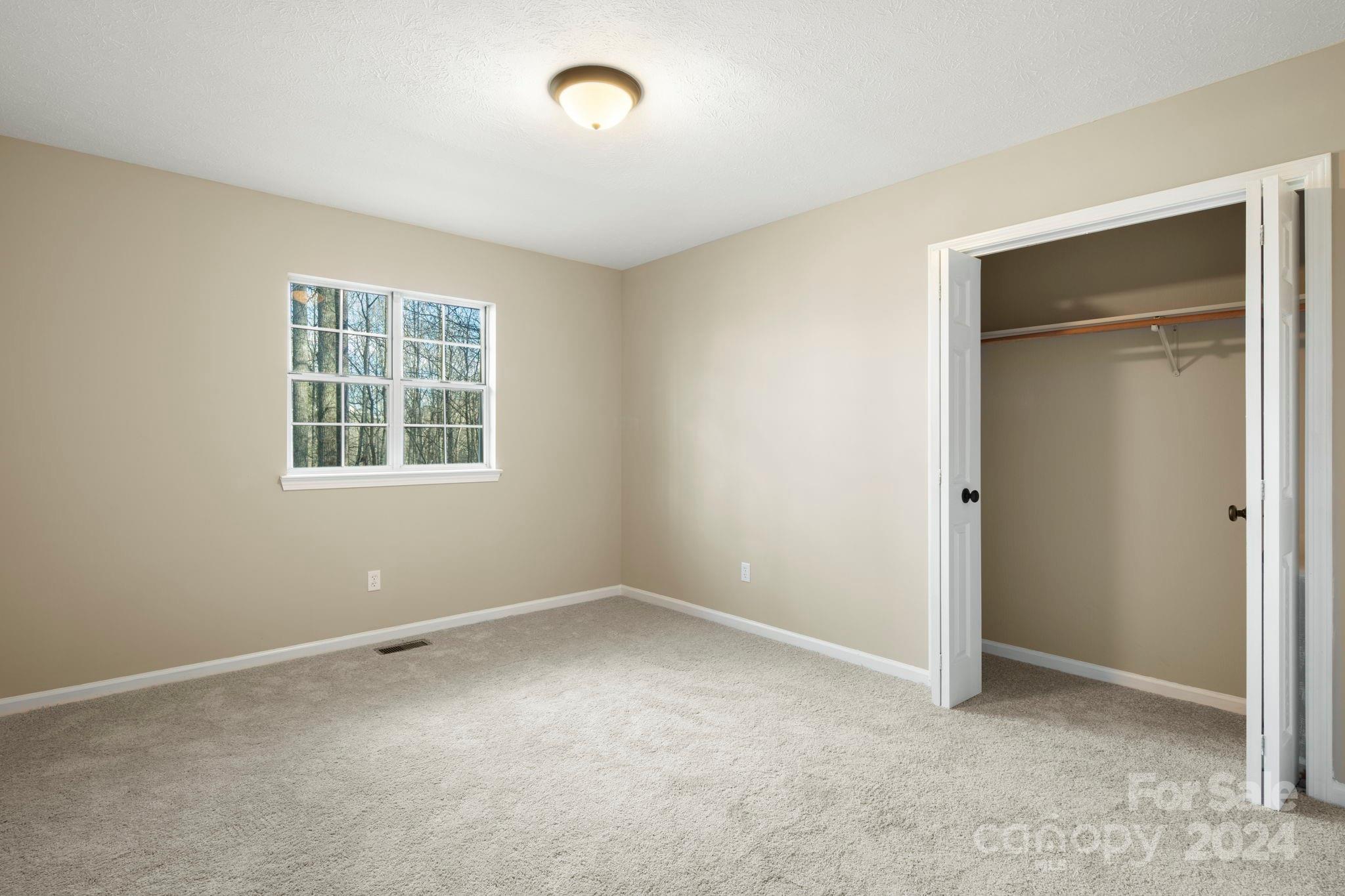 604 Surrey Glen Circle Hendersonville NC 28739