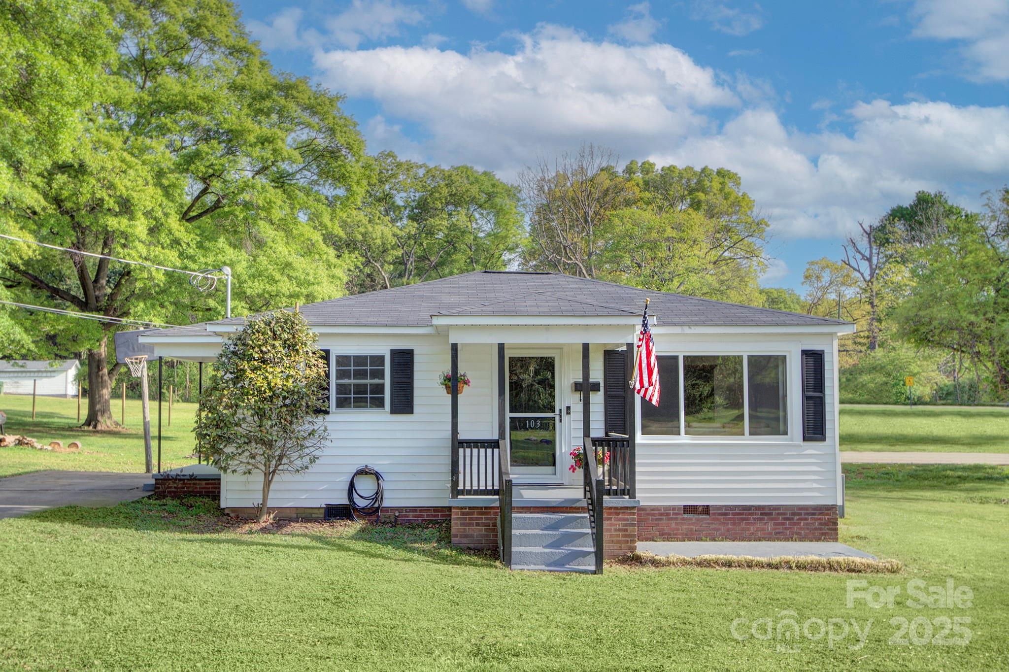 103 Moore Avenue Mount Holly NC 28120