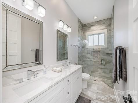 90 Drummond Circle Hendersonville NC 28791