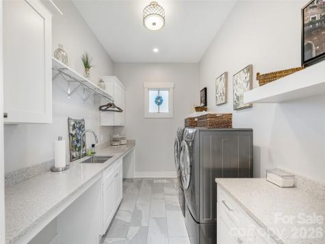 90 Drummond Circle Hendersonville NC 28791