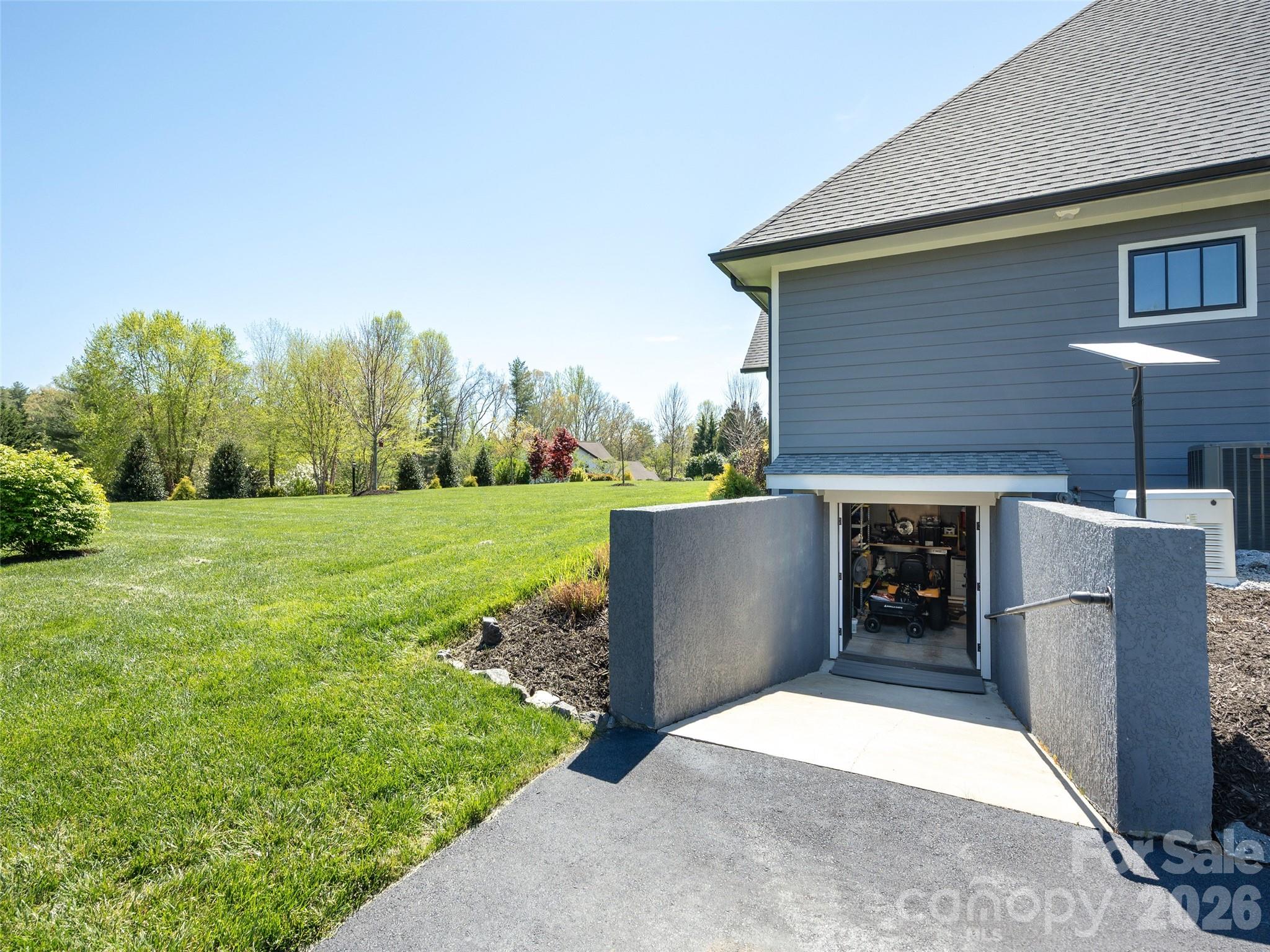 90 Drummond Circle Hendersonville NC 28791