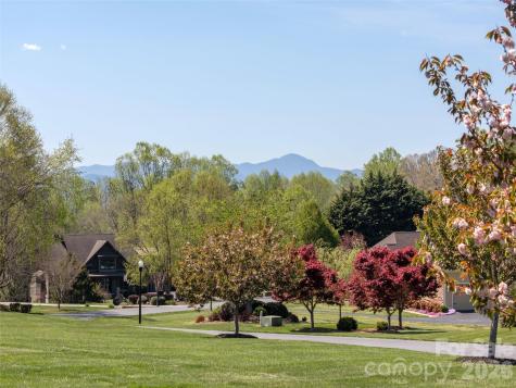 90 Drummond Circle Hendersonville NC 28791