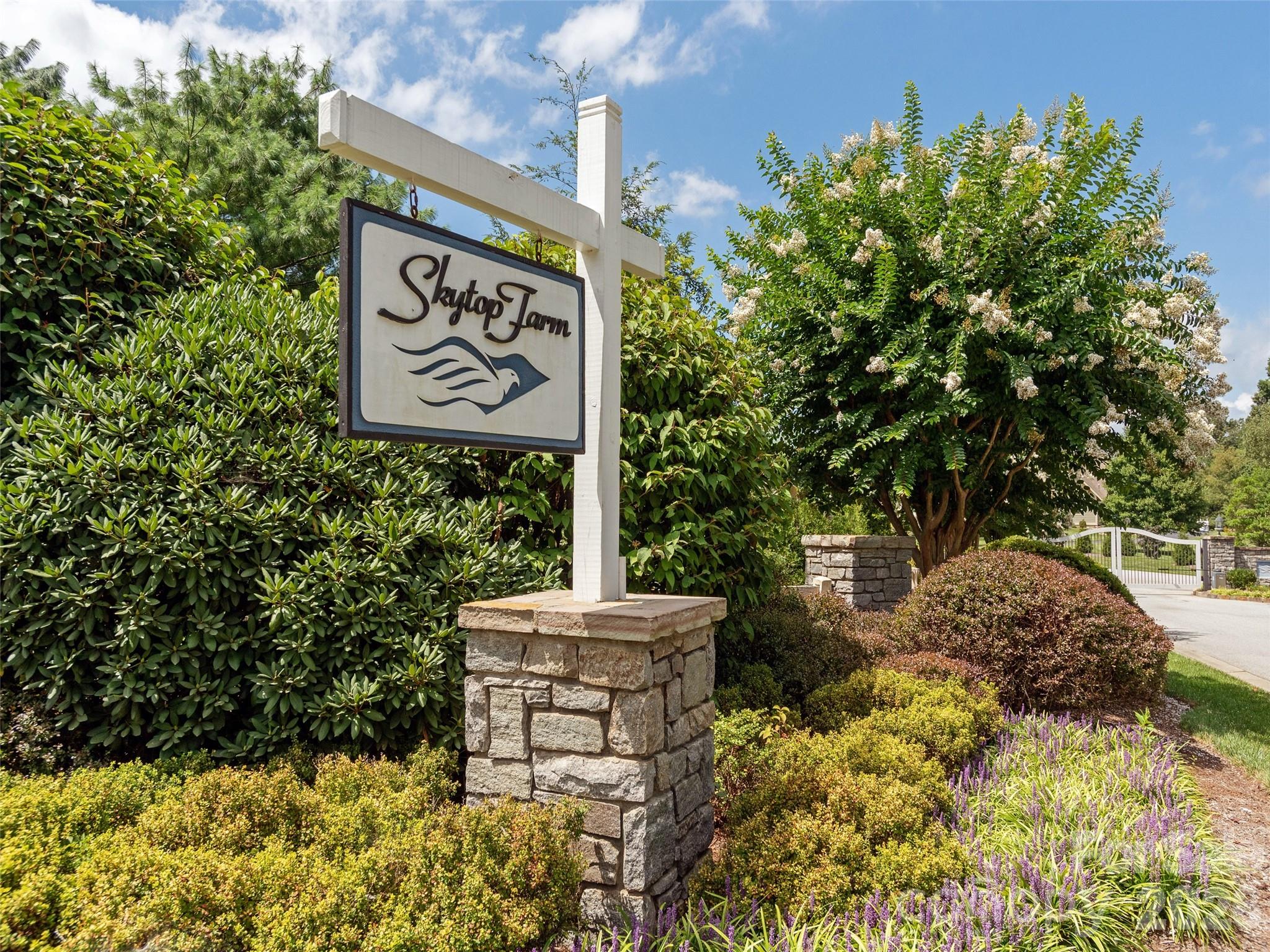 90 Drummond Circle Hendersonville NC 28791