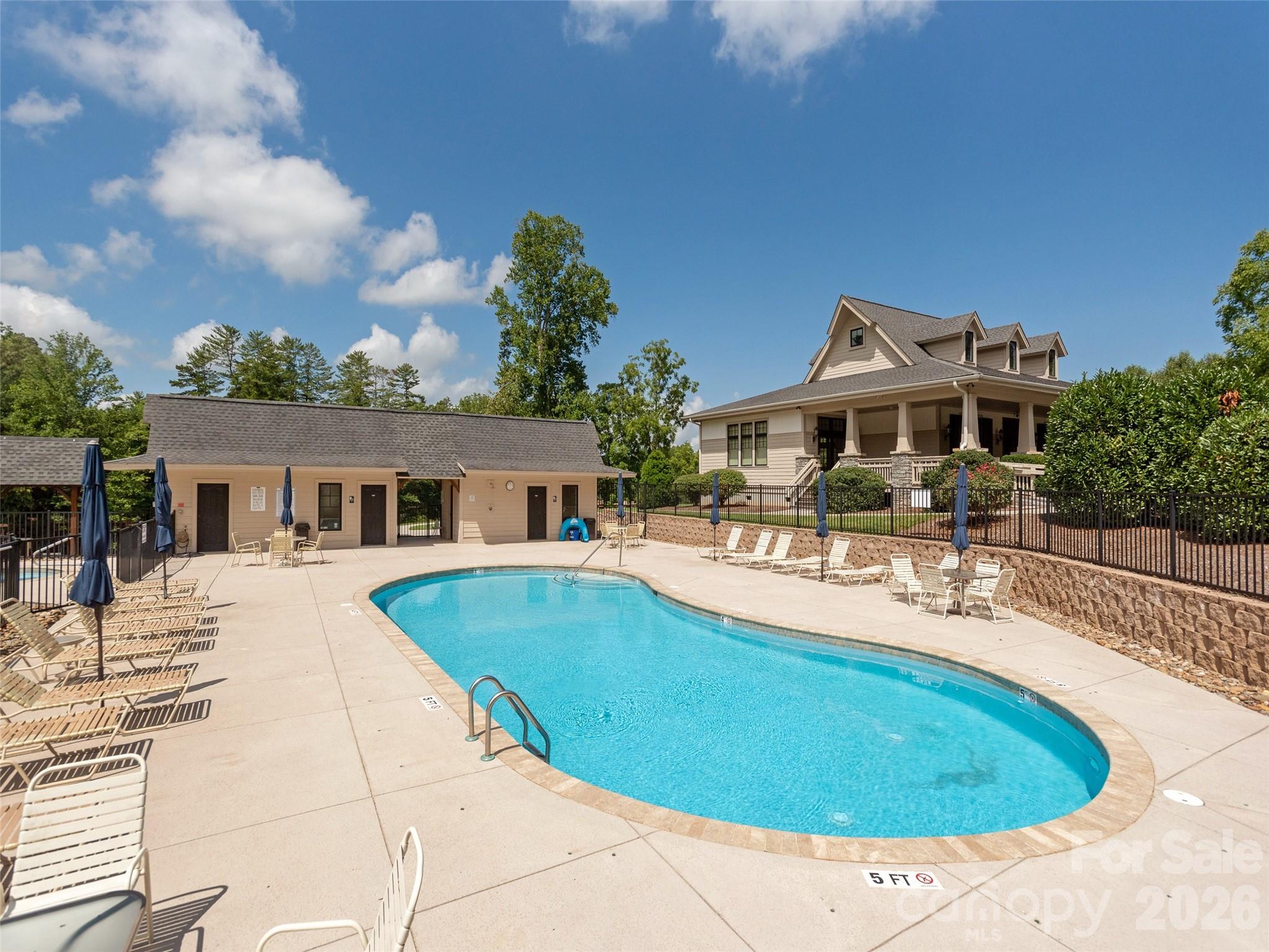 90 Drummond Circle Hendersonville NC 28791