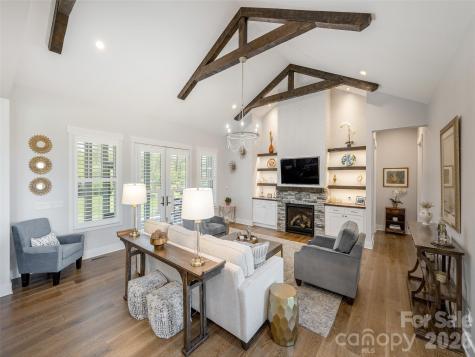 90 Drummond Circle Hendersonville NC 28791