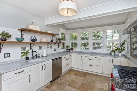 180 Tacoma Circle Asheville NC 28801