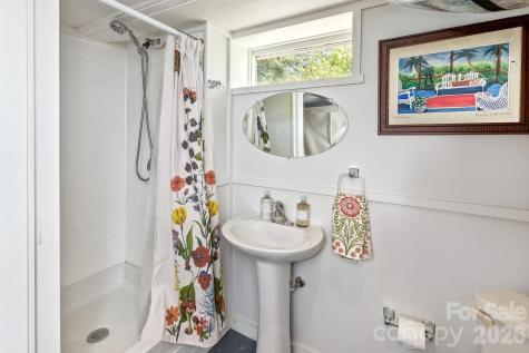 180 Tacoma Circle Asheville NC 28801