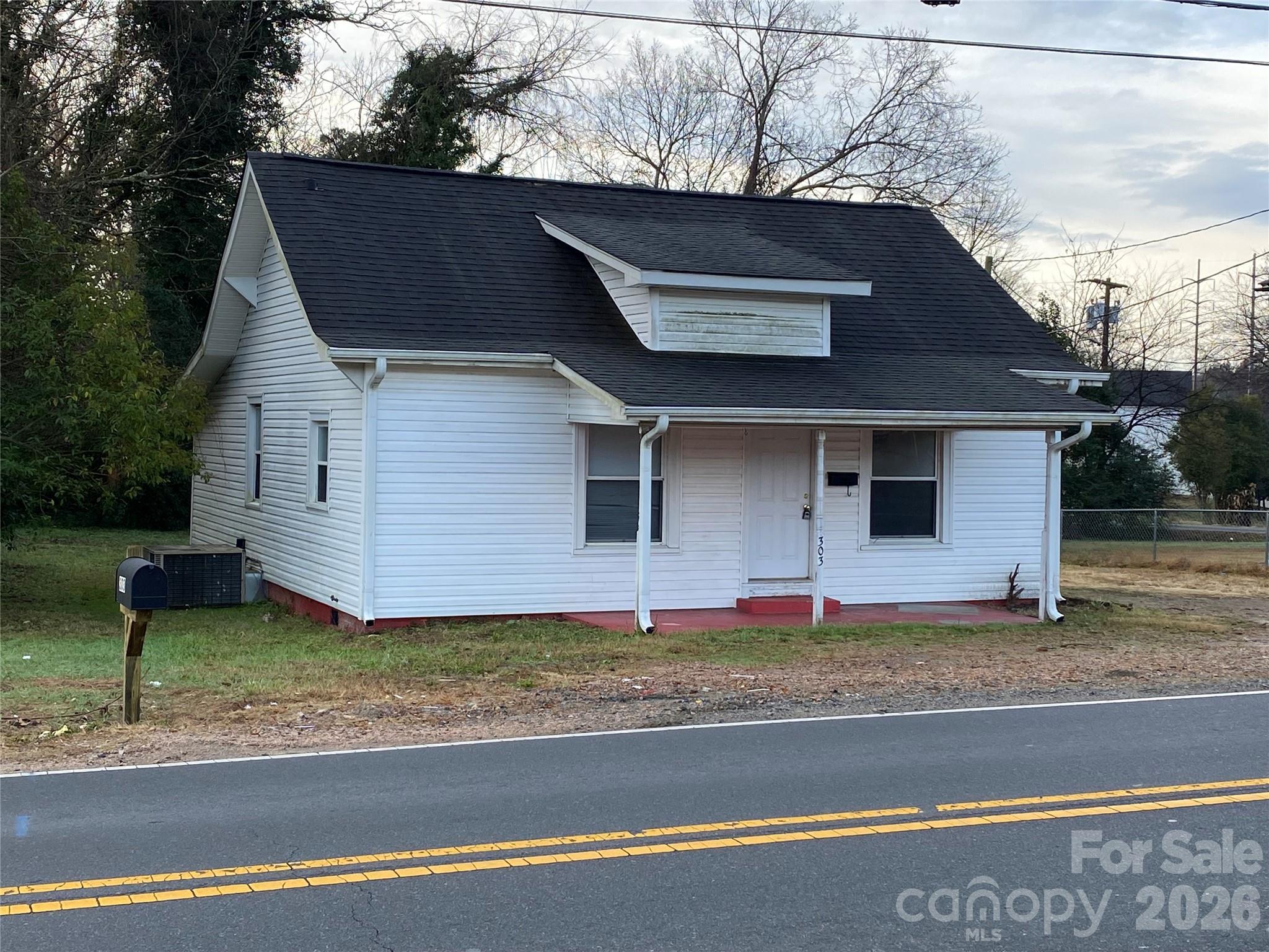 303 Rogers Lake Road Kannapolis NC 28081