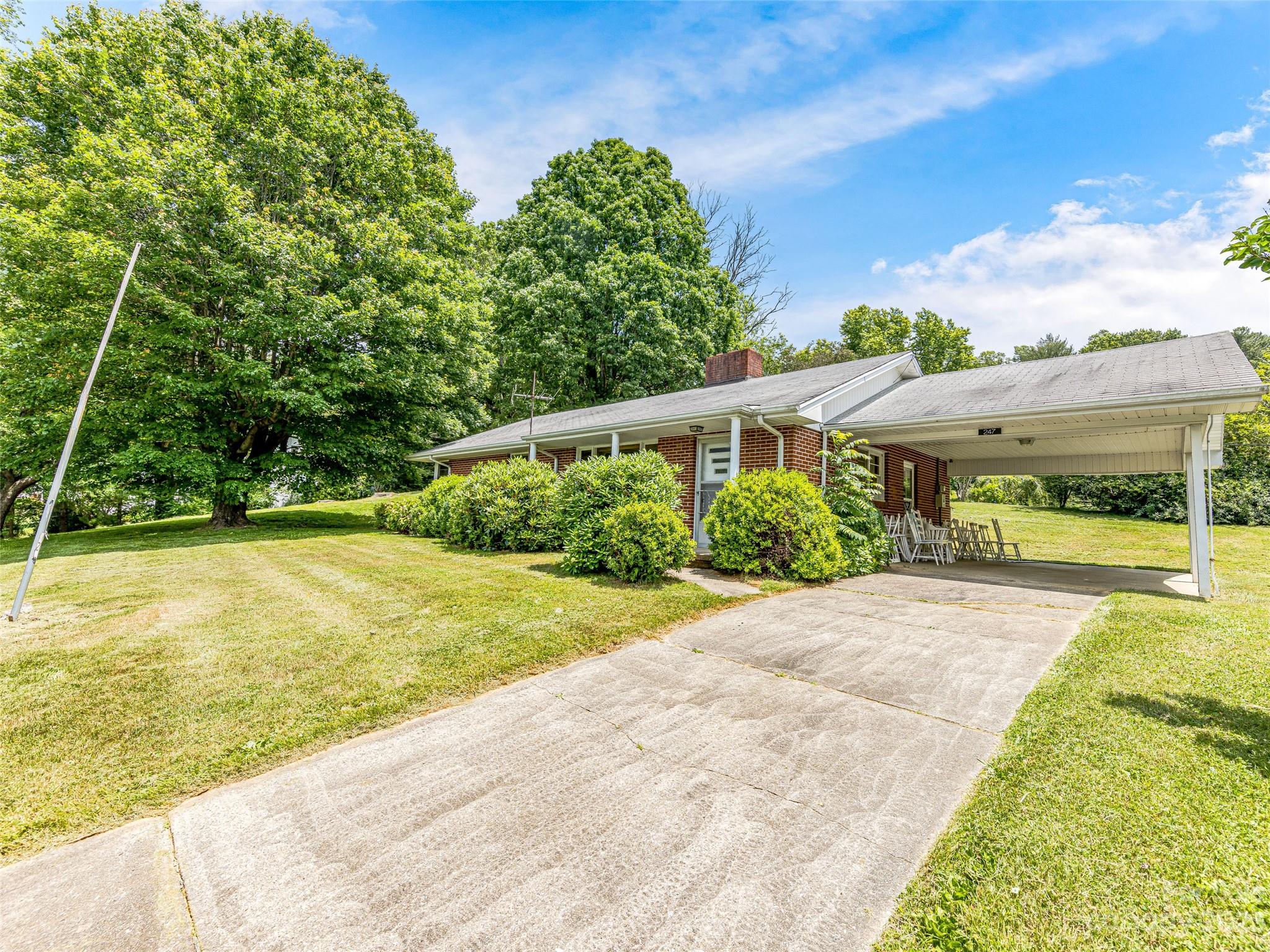 247 Pineola Street Burnsville NC 28714