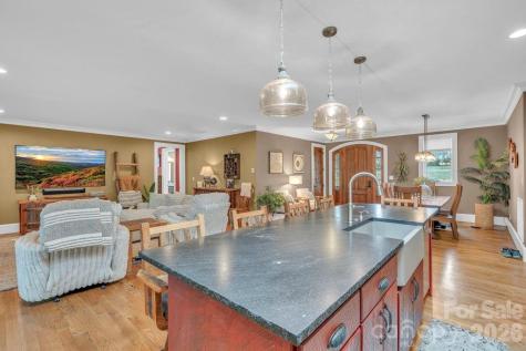 811 Linhigh Drive Newland NC 28657