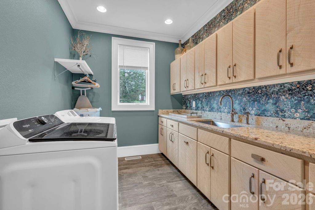 811 Linhigh Drive Newland NC 28657