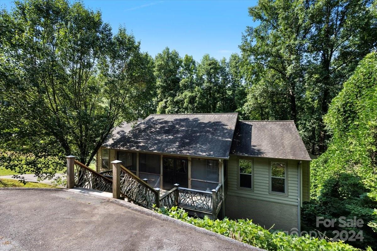 16 Crossing Lane Sylva NC 28779