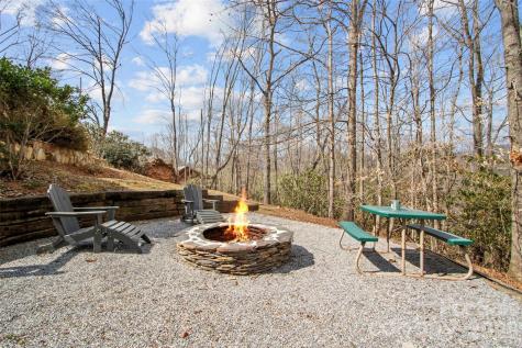 101 Jack Straw Lane Burnsville NC 28714