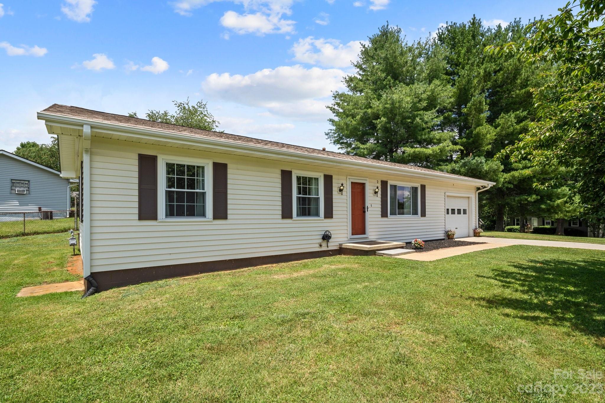 2 King Arthur Place Asheville NC 28806