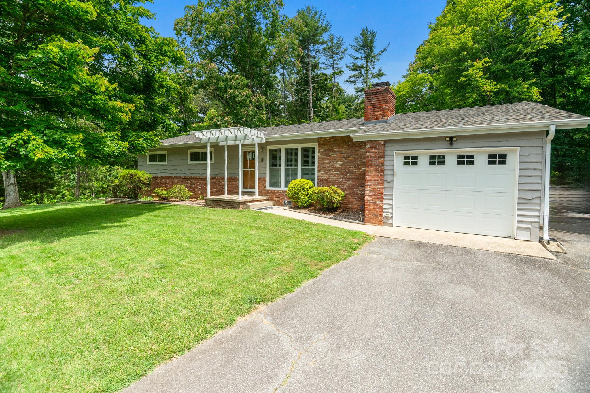 4 Sourwood Lane E Asheville NC 28805