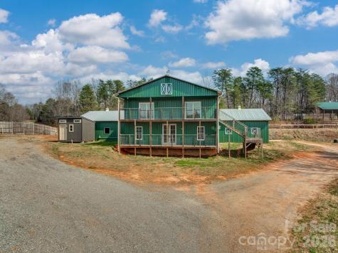 1487 Hayes Road Columbus NC 28722