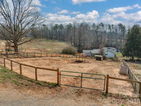 1487 Hayes Road Columbus NC 28722