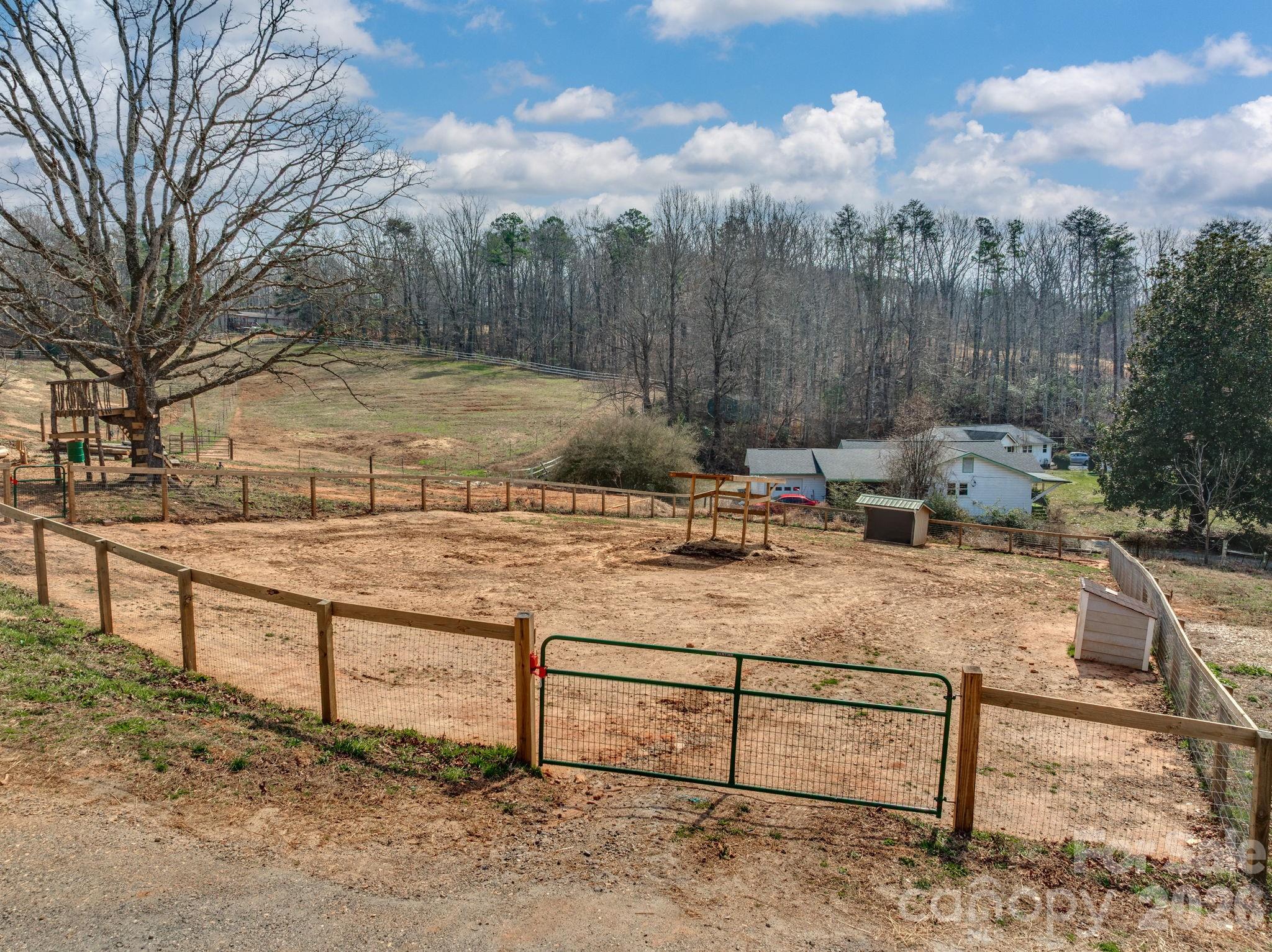 1487 Hayes Road Columbus NC 28722