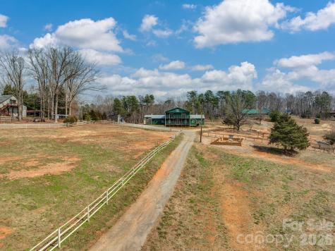 1487 Hayes Road Columbus NC 28722