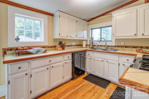 52 Gracelyn Road Asheville NC 28804