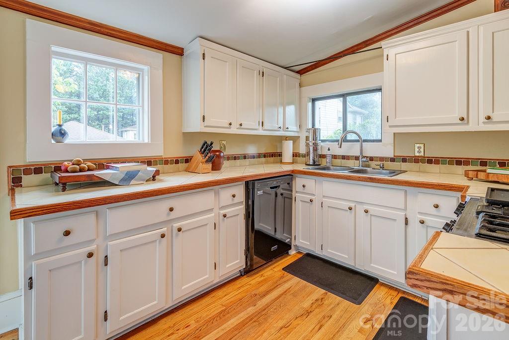 52 Gracelyn Road Asheville NC 28804