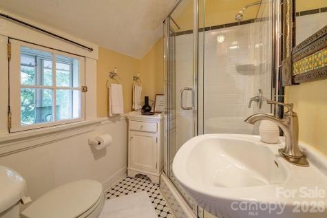 52 Gracelyn Road Asheville NC 28804