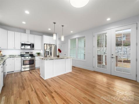 24 Skyvue Court Saluda NC 28773