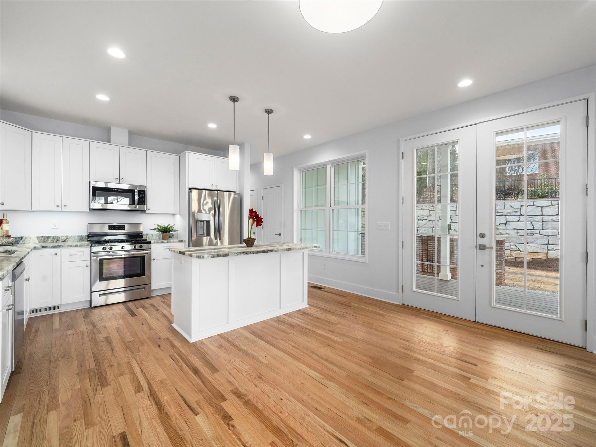 24 Skyvue Court Saluda NC 28773