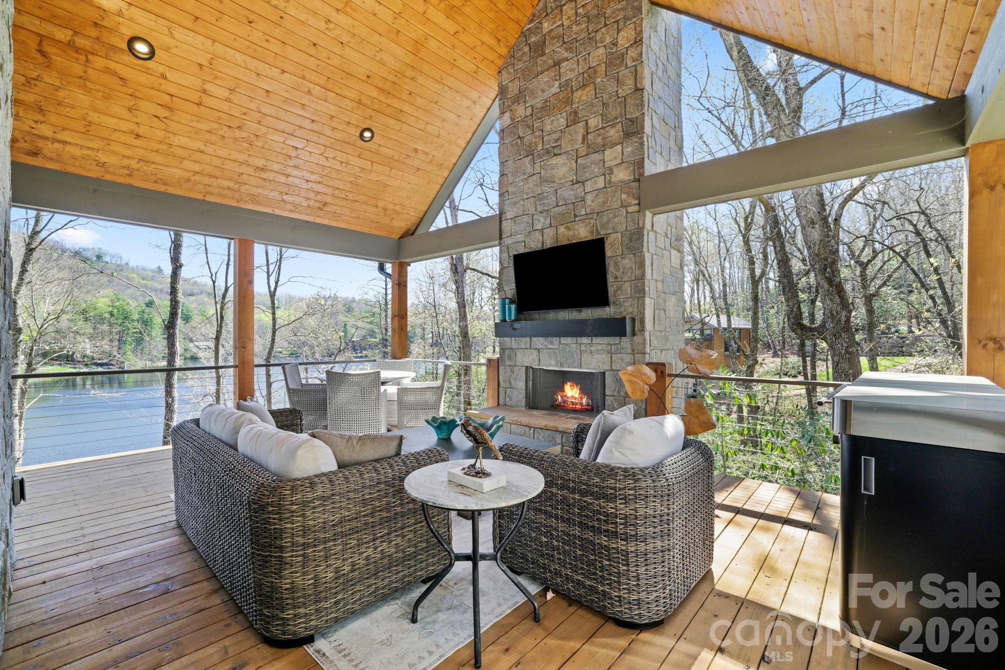 95 Cardinal Trace Lake Toxaway NC 28747