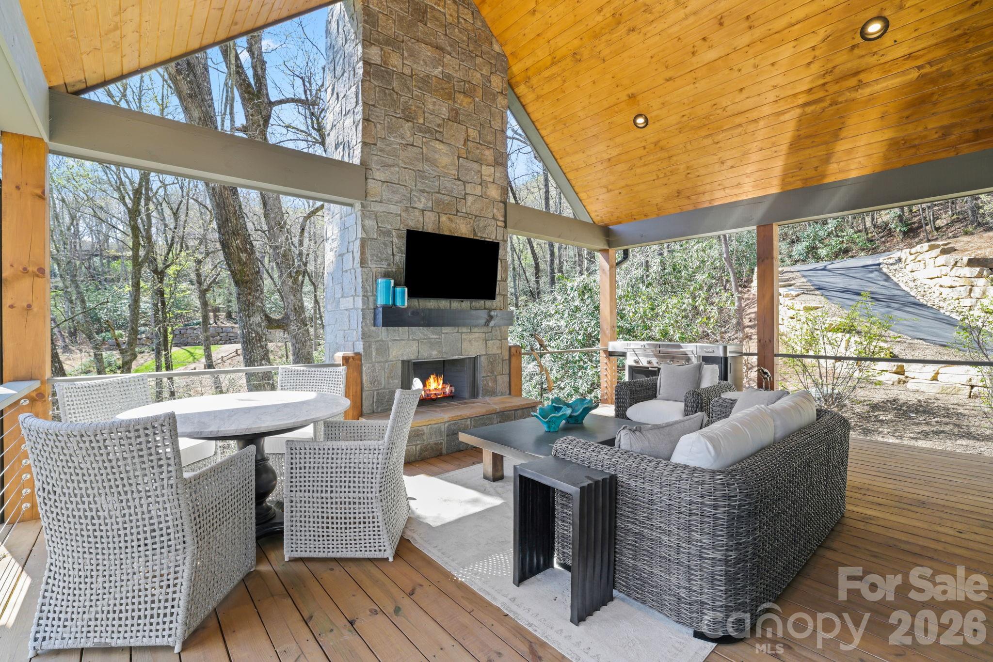 95 Cardinal Trace Lake Toxaway NC 28747