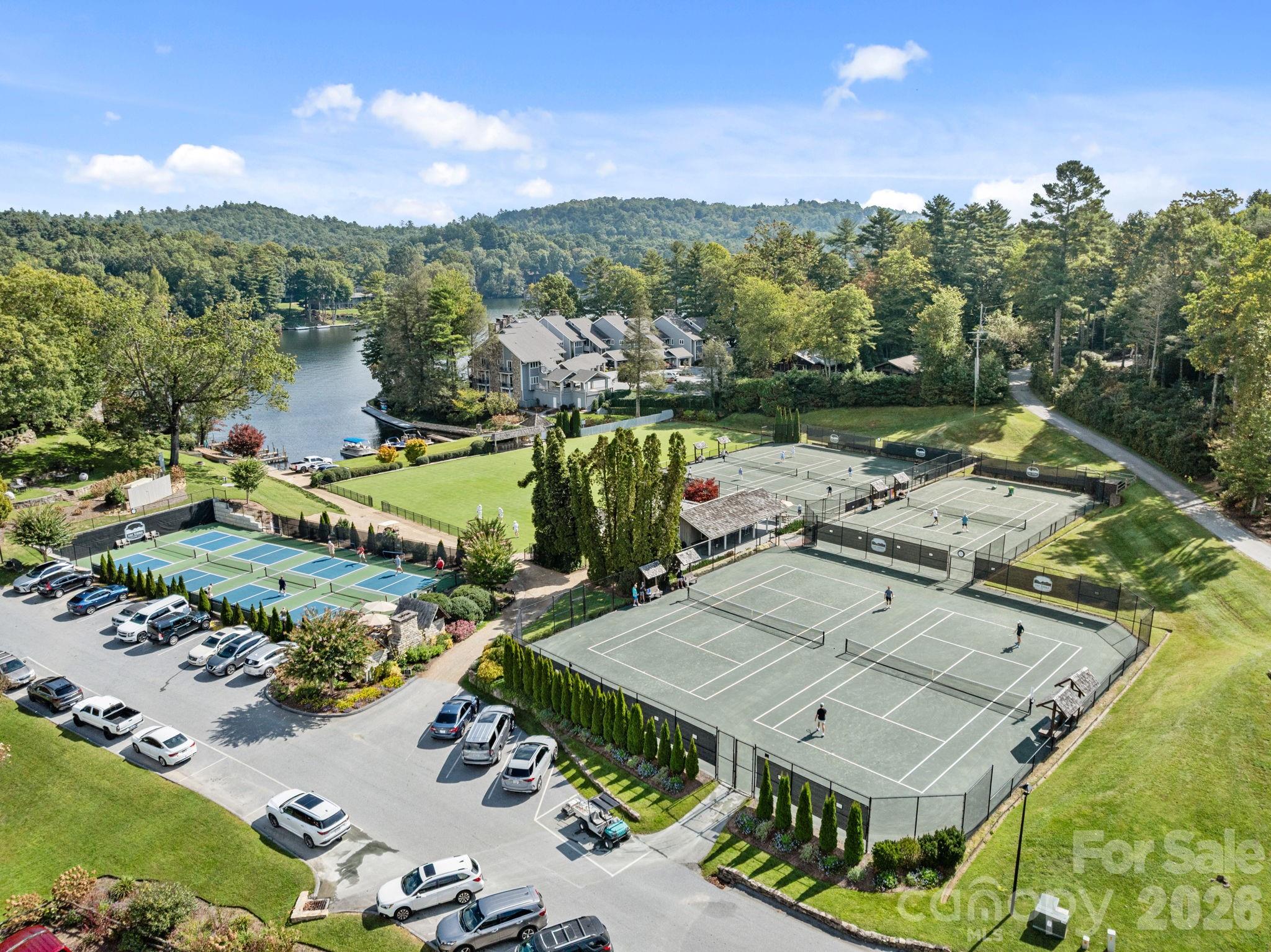 95 Cardinal Trace Lake Toxaway NC 28747