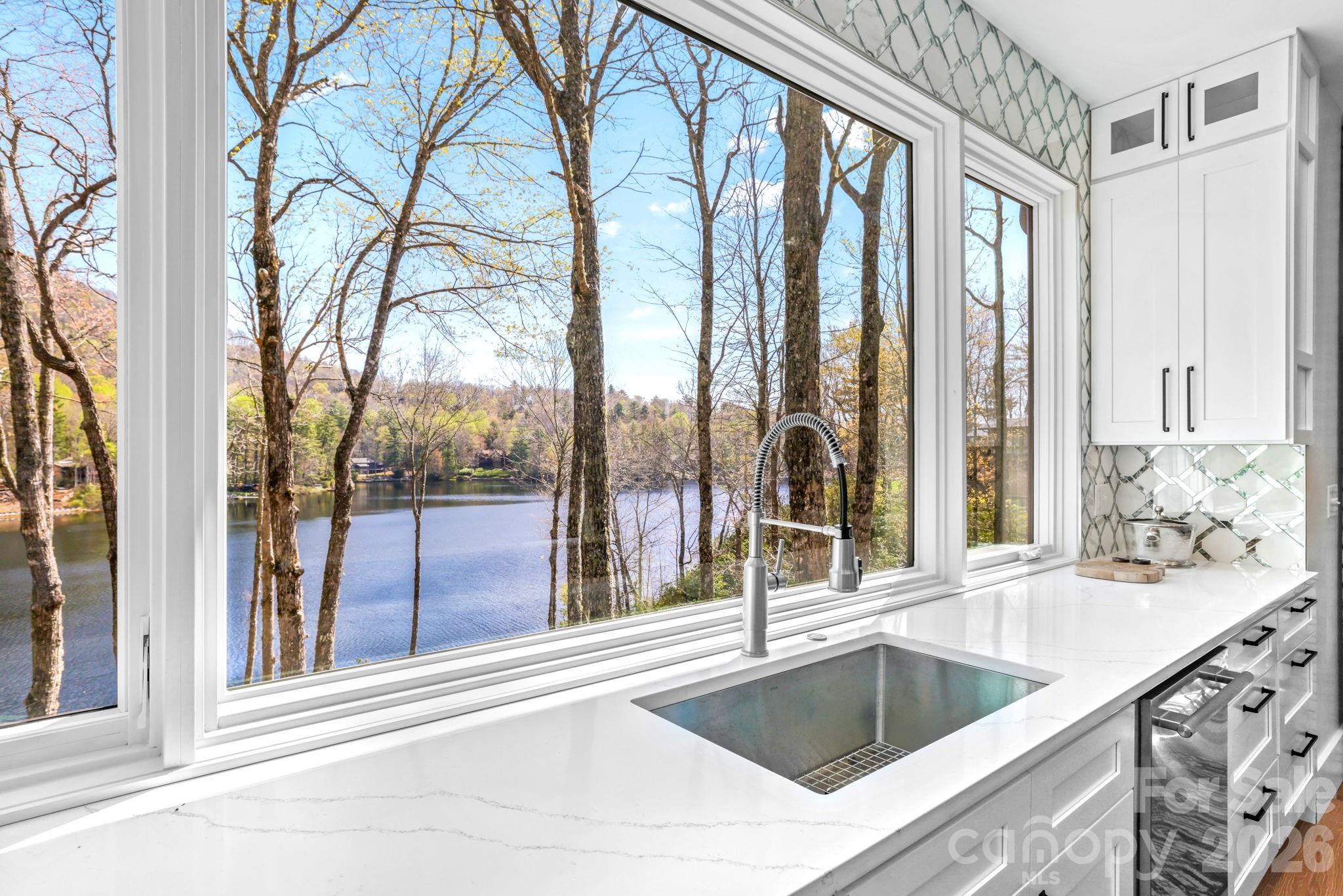 95 Cardinal Trace Lake Toxaway NC 28747