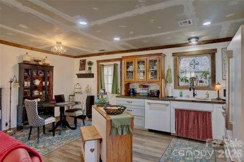 1029 Jacks Creek Road Burnsville NC 28714