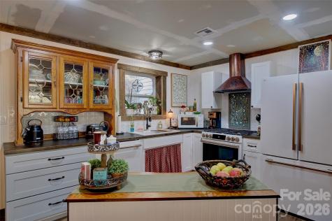 1029 Jacks Creek Road Burnsville NC 28714