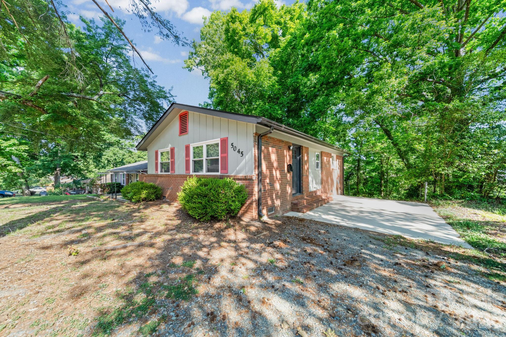 5045 Curtiswood Drive Charlotte NC 28213