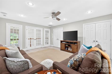 3100 Lakewood Edge Drive Charlotte NC 28269