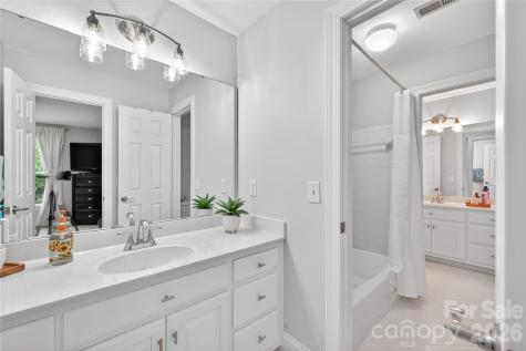 3100 Lakewood Edge Drive Charlotte NC 28269