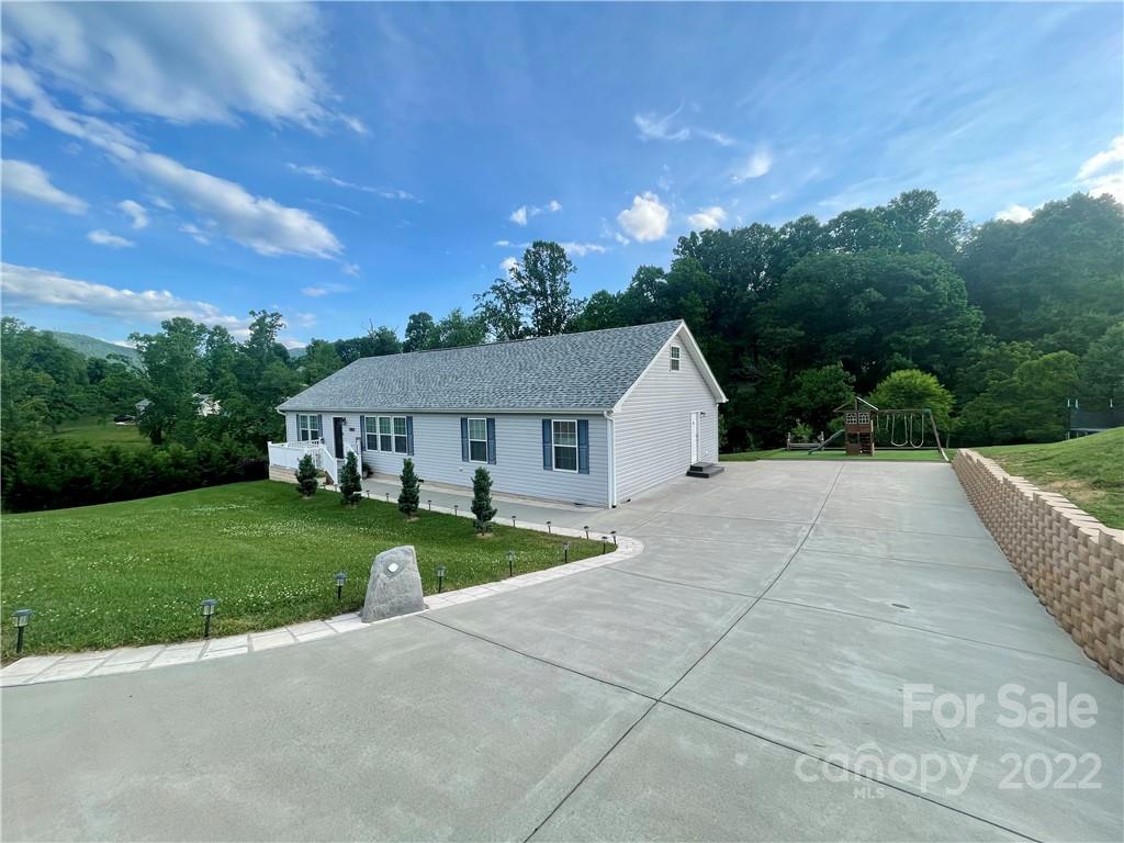 28 Daniel Brooke Drive Asheville NC 28806