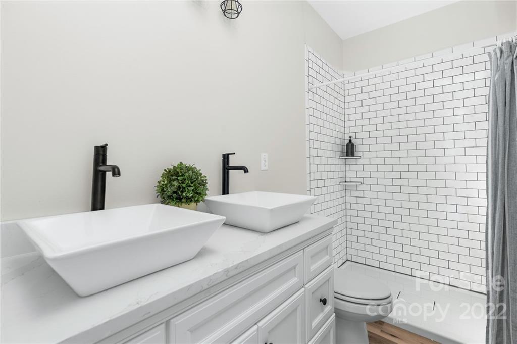 25 Jennifer Drive Hendersonville NC 28791